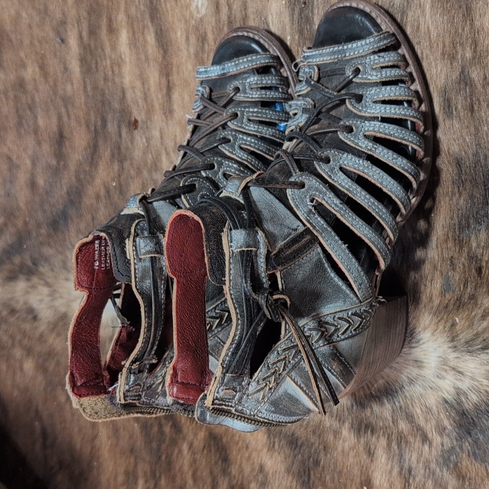 “Wazee” sandals. Genuine leather. Still in very good condition.